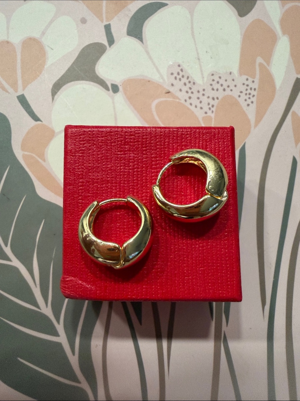Gold Hoop Sculpted Huggie Earrings - Women Jewelry